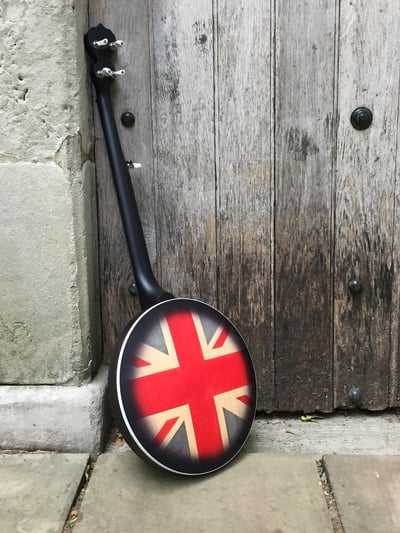 Mumford & Sons British banjo back