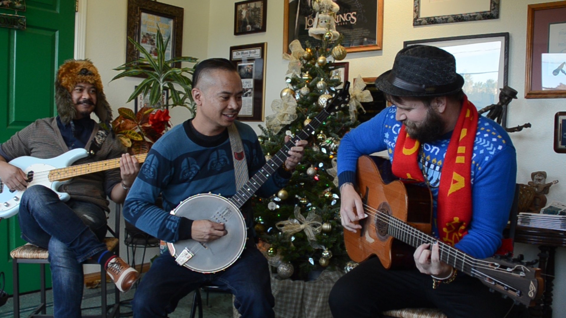 Quel Bordel performs Christmas Song "Ang Pasko Ay Sumapit". VIDEO